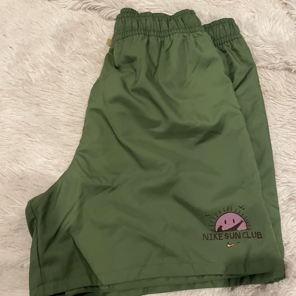 Nike sun club shorts size XL brand new